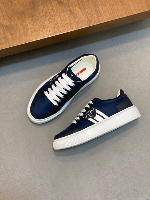 6c3d2581 PRDA Low-Top Trainers in Navy Blue with White Sole