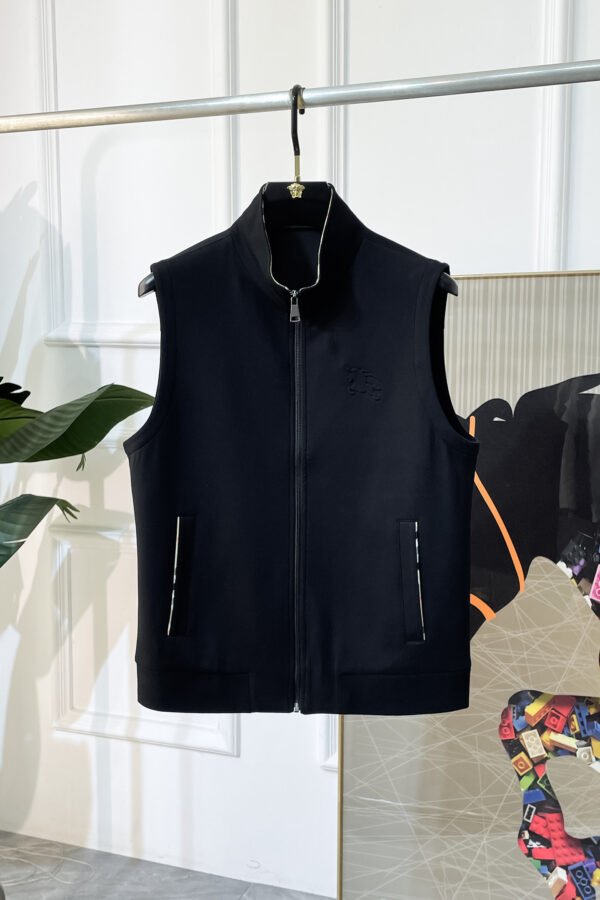 6eae9dd4 BRBY Zip-Up Gilet with Emblem Detail - Black