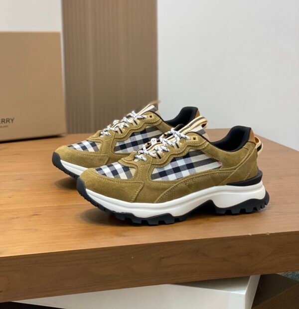 BRBY Trainers with Contrast Check Panels - Olive Green