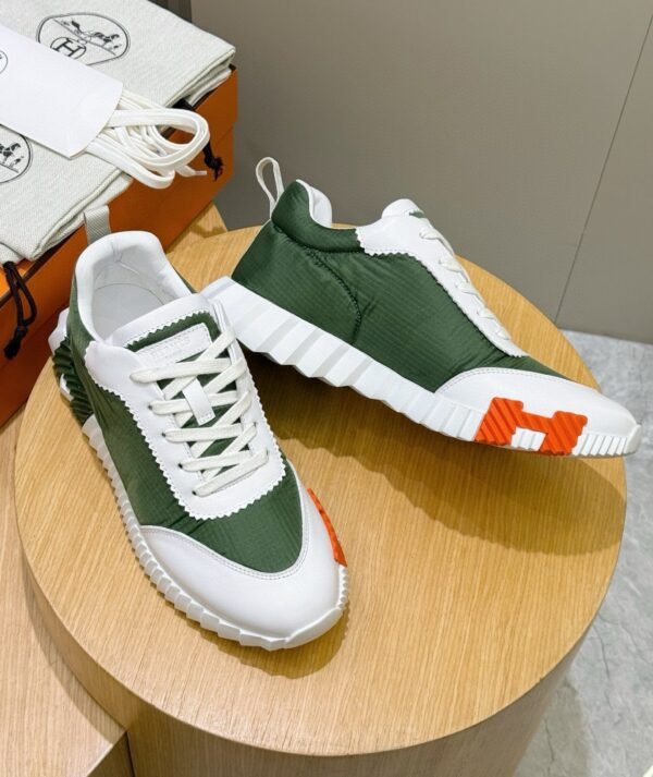 HRMS Technical Knit with Leather Accents Trainers – Green & White