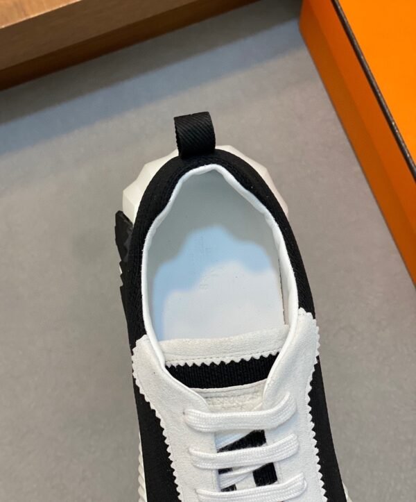 7 HRMS Mesh Low-Top Trainers – Black & White