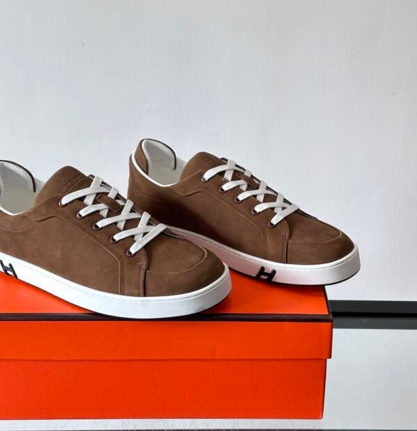 HRMS Low-Top Skate Suede Trainers – Brown