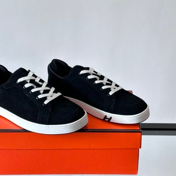 HRMS Low-Top Skate Suede Trainers – Black