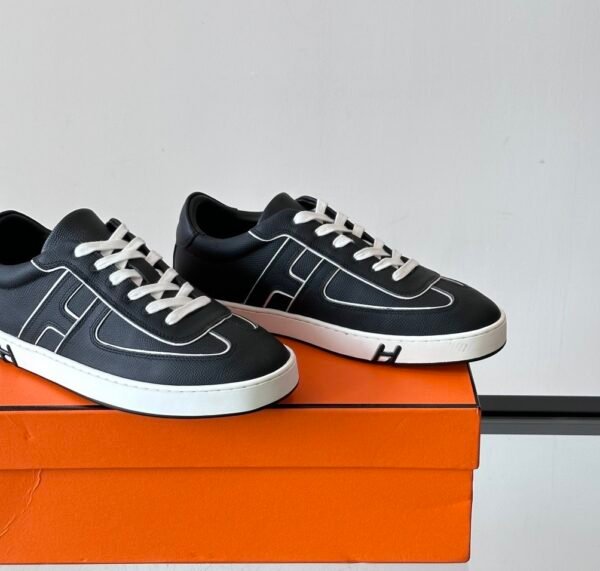 HRMS Boomerang Leather Trainers – Black with White Accents