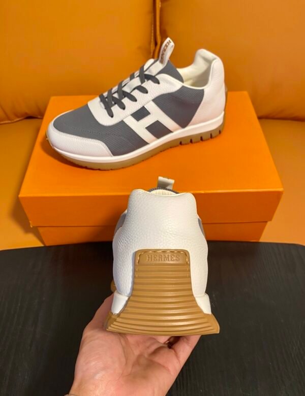 HRMS Mesh with Leather Overlays Casual Trainers - Grey & White