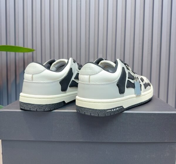 AMR Skel Leather Trainers – Light Grey with Black Accents