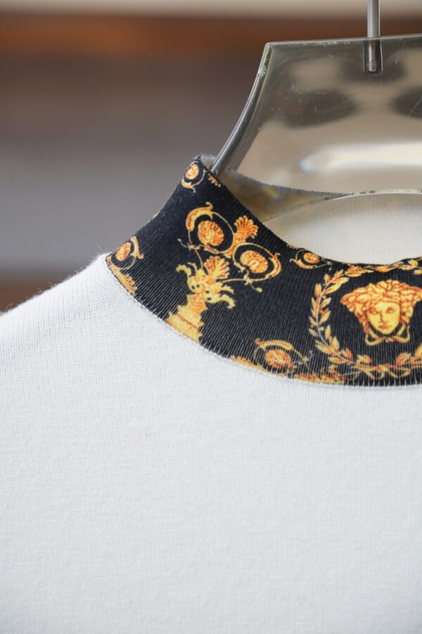 VRSC High Neck Medusa Logo Print Collar Jumper