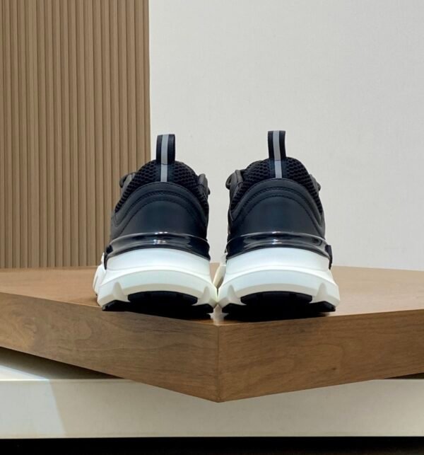 7 DXR Technical Mesh & Leather Trainers – Black & White