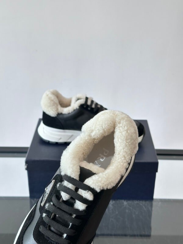 710890b7 PRDA Low-Top Trainers with Plush Lined Collar - Black