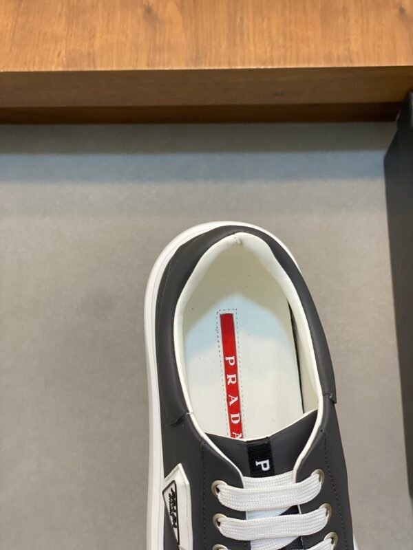 PRDA Low-Top Trainers in Black with White Sole