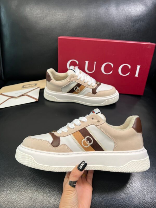 GCCI Trainers with Contrast Stripe Panel - Beige/White