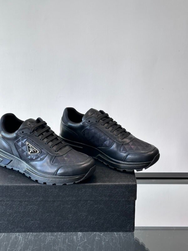 737836ca PRDA Trainers with Black Geometric Panel Details