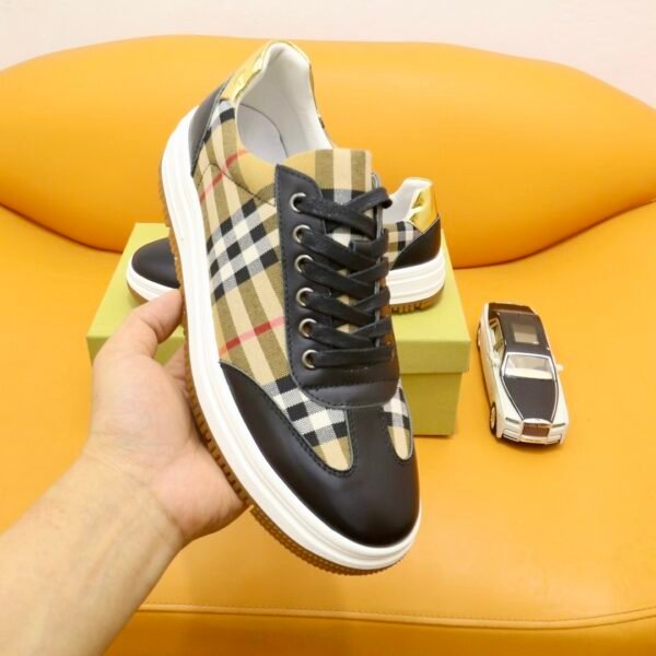 BRBY Trainers with Check Panels and Contrast sole - Beige/Black