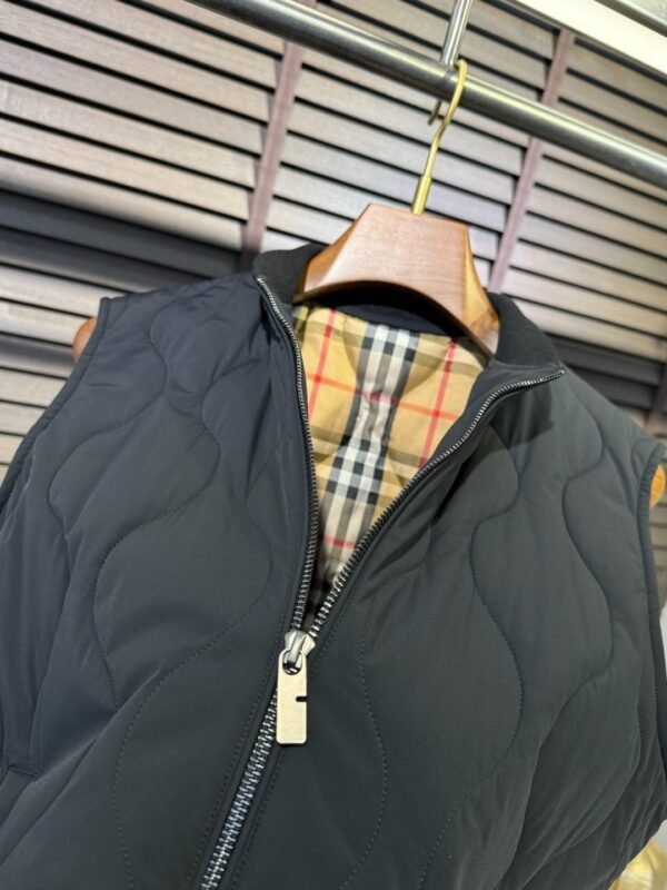 78fbc54a BRBY Quilted Zip-Up Gilet with Ribbed Collar - Black