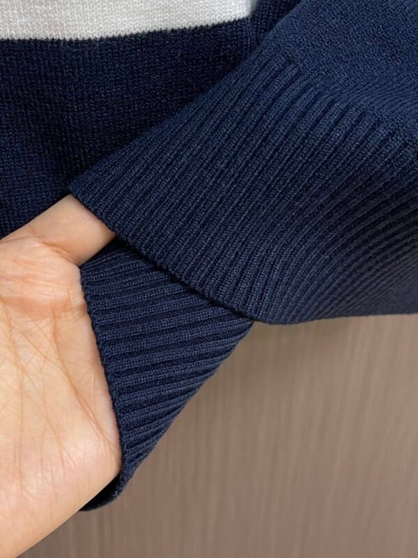 BRBY Color-Block Crew Neck Jumper - Navy Blue