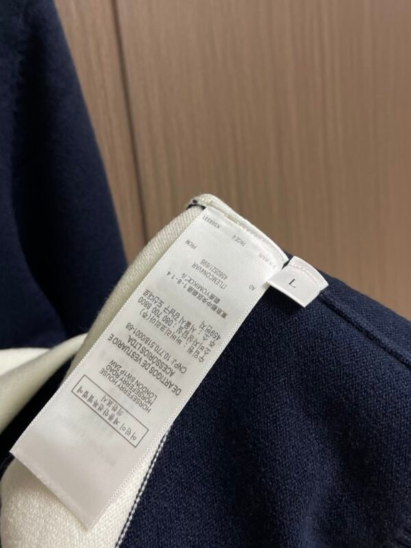 BRBY Color-Block Crew Neck Jumper - Navy Blue