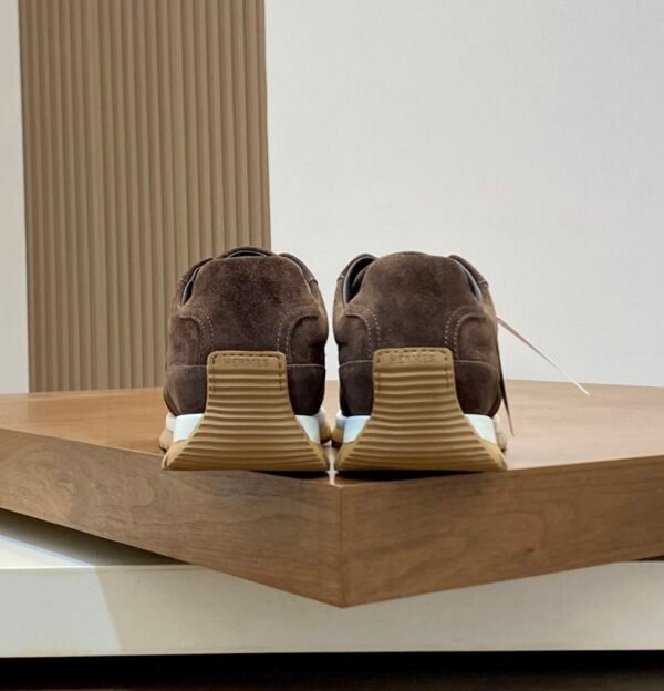 8 HRMS Low-Top Suede Trail Trainers - Brown