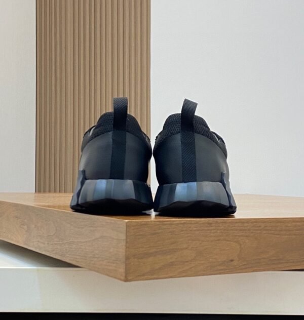 HRMS Mesh Low-Top Trainers – Triple Black