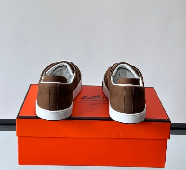 HRMS Low-Top Skate Suede Trainers – Brown