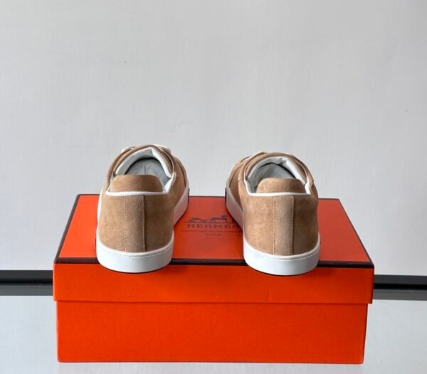 HRMS Low-Top Skate Suede Trainers – Beige