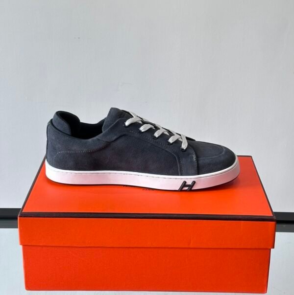 HRMS Low-Top Skate Suede Trainers – Grey