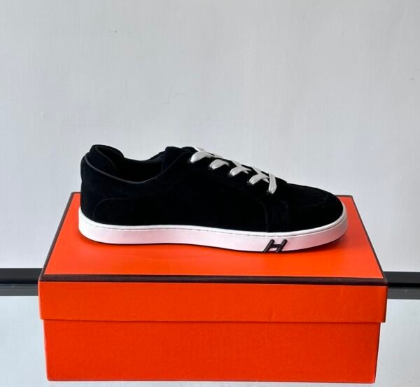 HRMS Low-Top Skate Suede Trainers – Black