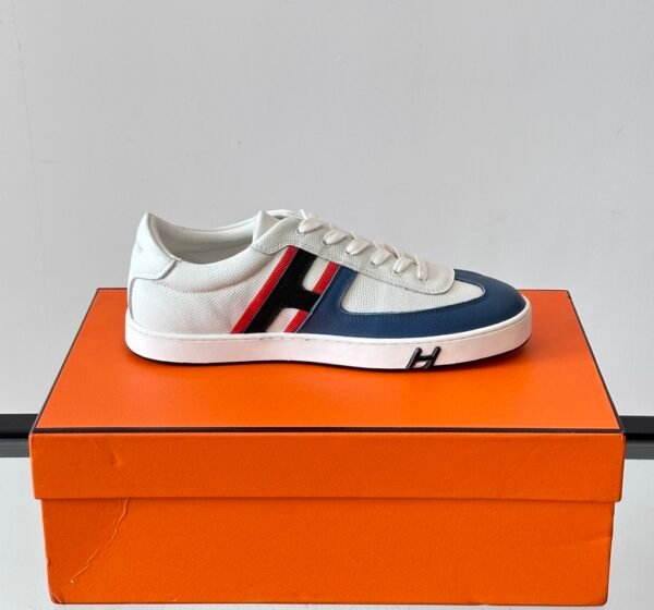 8 HRMS Boomerang Leather Trainer – White with Bleu Allure & Multicolor Accents