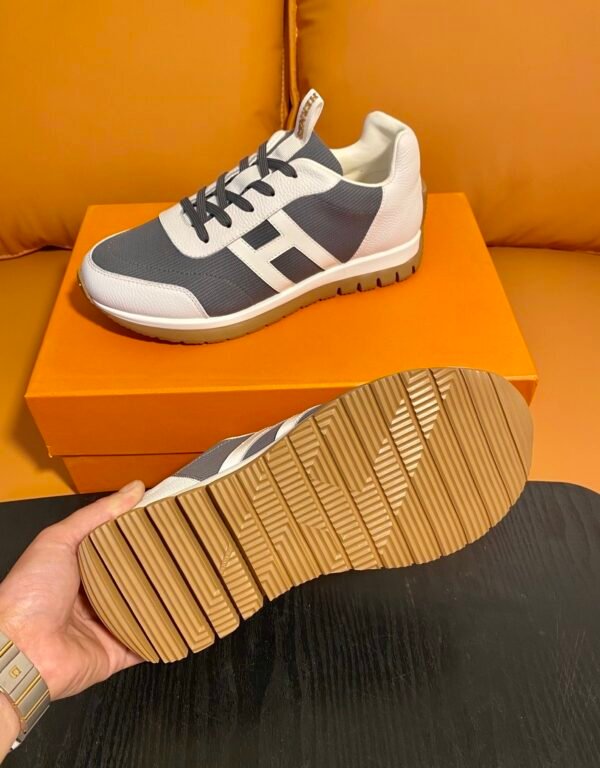 HRMS Mesh with Leather Overlays Casual Trainers - Grey & White