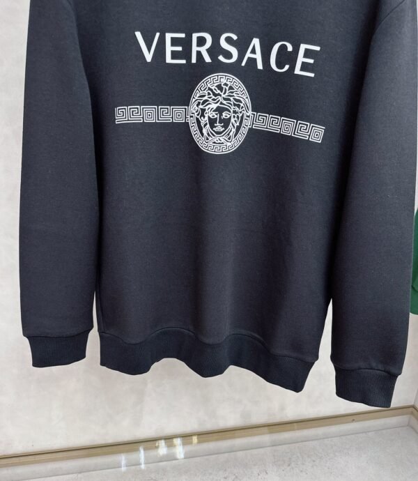 8 VRSC White Medusa Print Greek Key Pattern Crewneck Jumper – Black