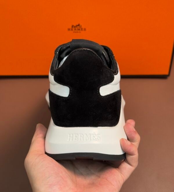 8 HRMS Suede Low-Top Trainers – White & Black