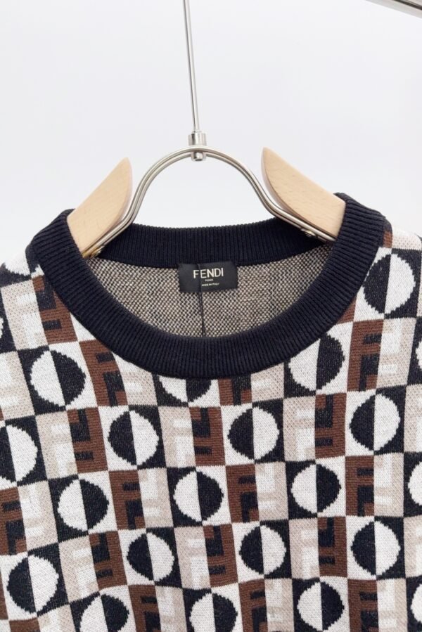 8210f897 FND All-Over Geometric Pattern Crew Neck Knit Jumper - Brown/Black