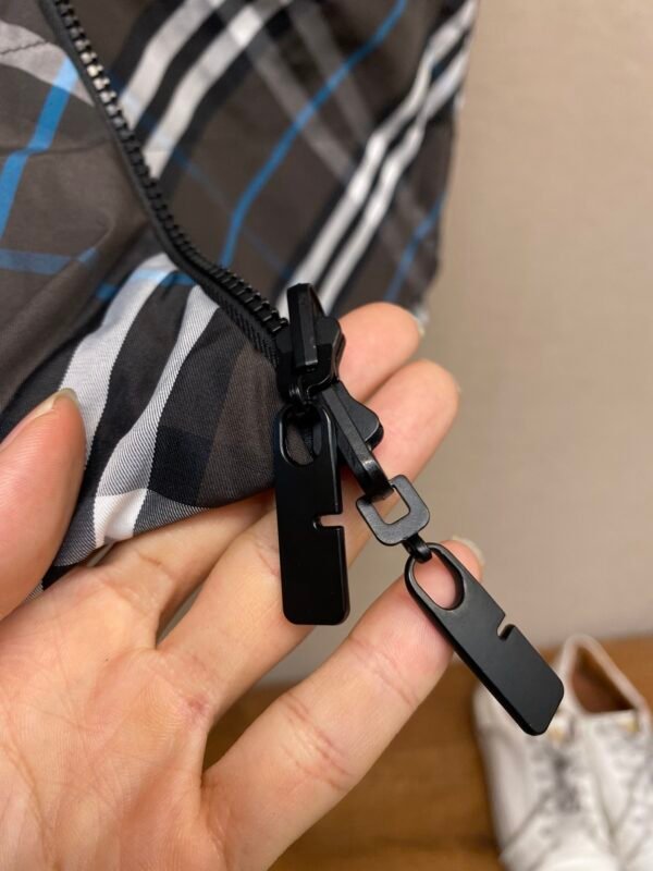 8ad0c777 BRBY Reversible Zip-Up Gilet - Black