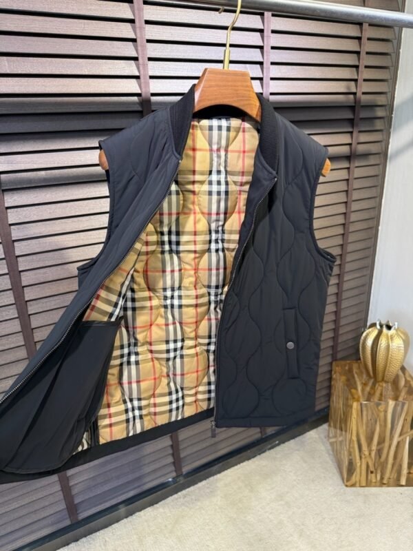 8f4ce9fb BRBY Quilted Zip-Up Gilet with Ribbed Collar - Black