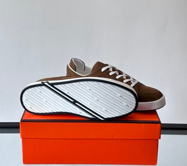 HRMS Low-Top Skate Suede Trainers – Brown