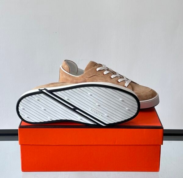 HRMS Low-Top Skate Suede Trainers – Beige