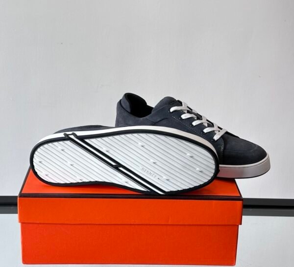 HRMS Low-Top Skate Suede Trainers – Grey