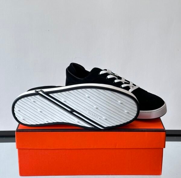 HRMS Low-Top Skate Suede Trainers – Black