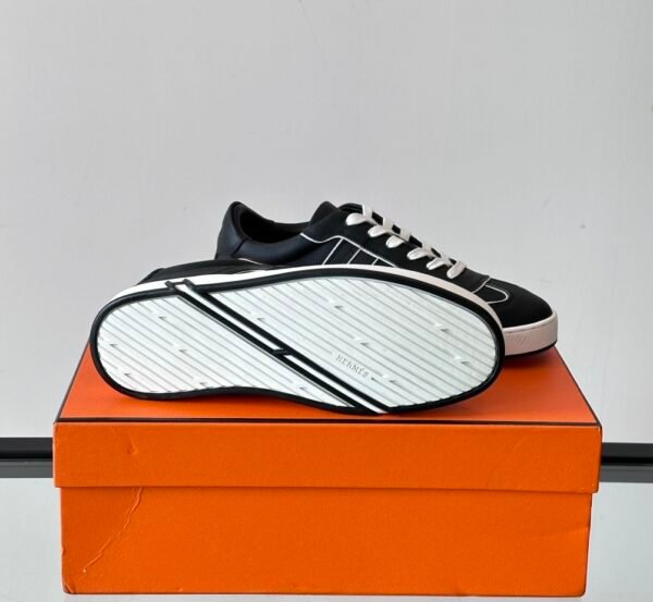HRMS Boomerang Leather Trainers – Black with White Accents