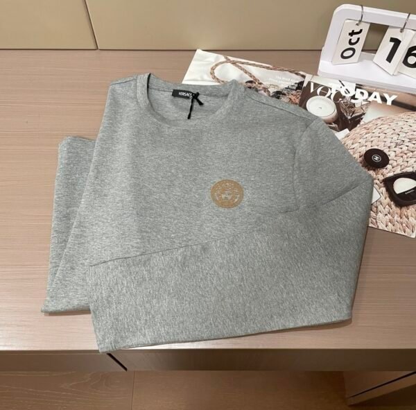 VRSC Gold-Tone Medusa Embossed Logo Slim-Fit Knit Jumper – Grey