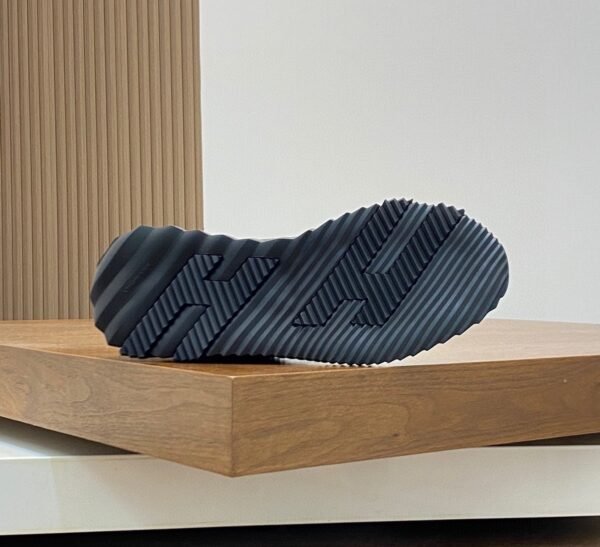 HRMS Mesh Low-Top Trainers – Triple Black