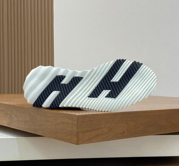 9 HRMS Mesh Low-Top Trainers – Black & White