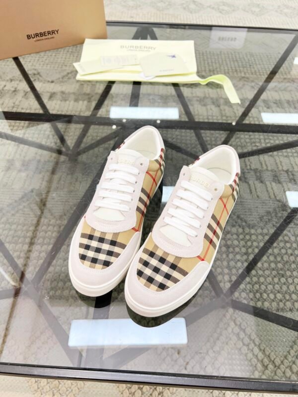 91a85ac5 BRBY Trainers with Check Panels - Beige