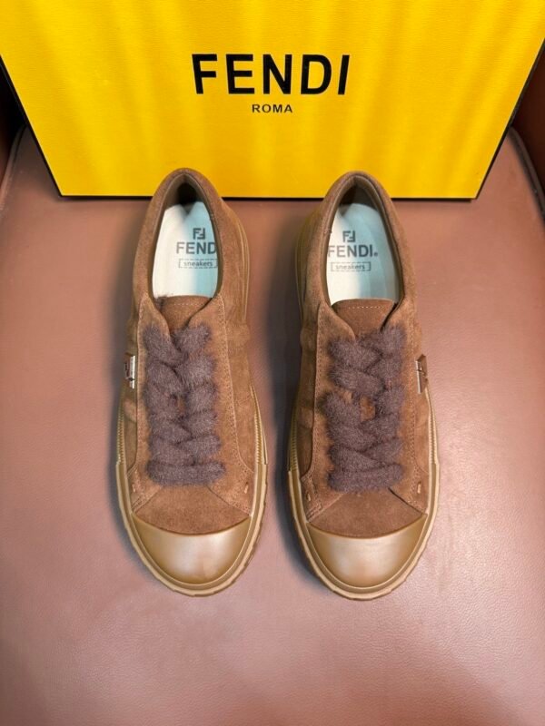 9335ca28 FND Low-Top Trainers with Fuzzy Laces - Brown