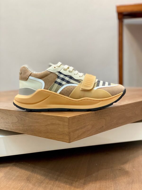 BRBY Trainers with Check Panel and Strap - Camel