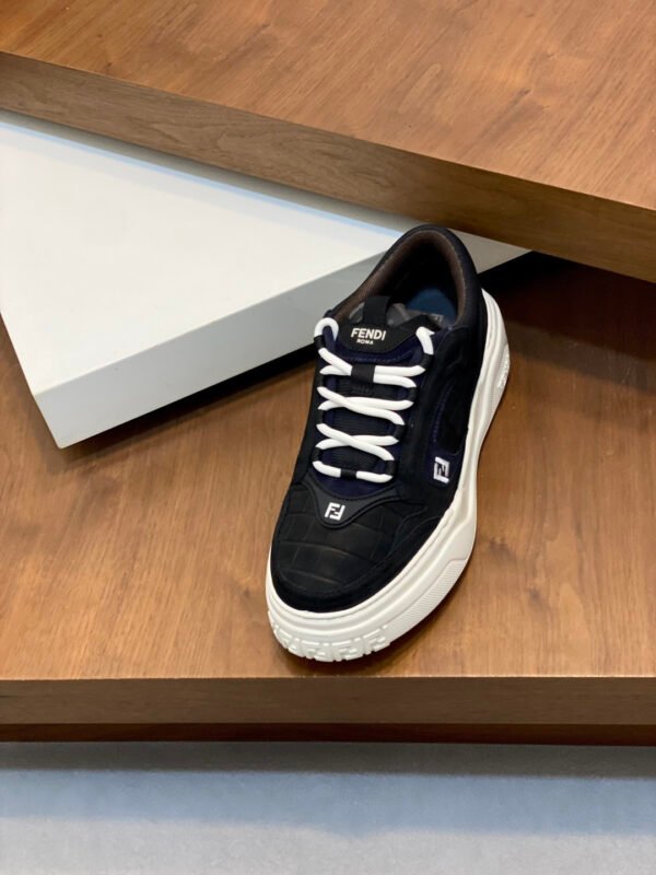 986f8123 FND Low-Top Chunky Trainers with Raised Panel Detail - Black