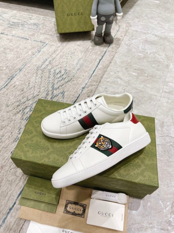 GCCI Trainers with Side Stripe and Embroidered Accent - White