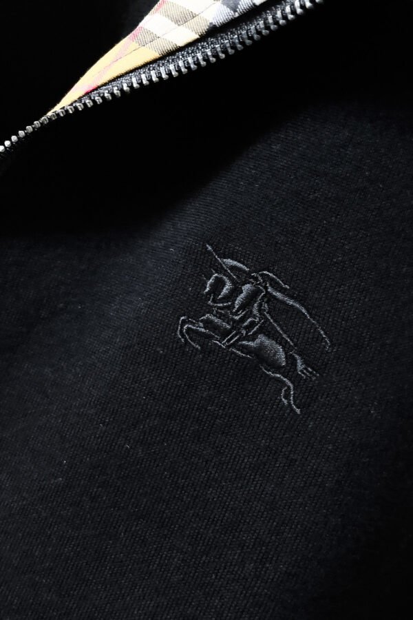 9e446605 BRBY Zip-Up Gilet with Emblem Detail and Check lining - Black