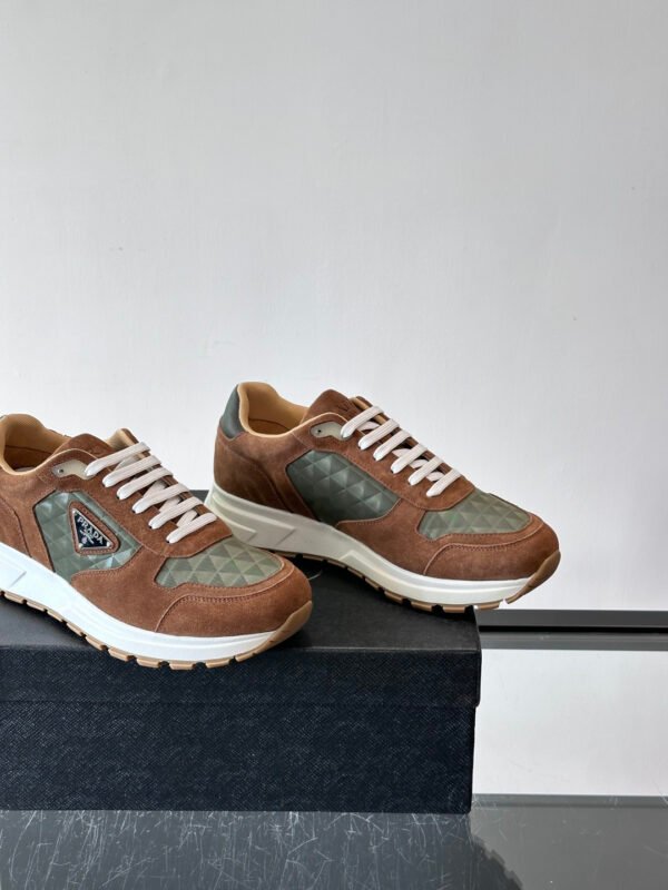 PRDA Trainers with Olive Geometric Panel Details