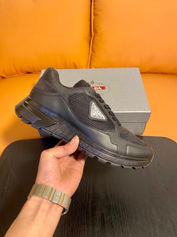 a0078f30 PRDA Low-Top Trainers with Breathable Mesh Panel Details - Black