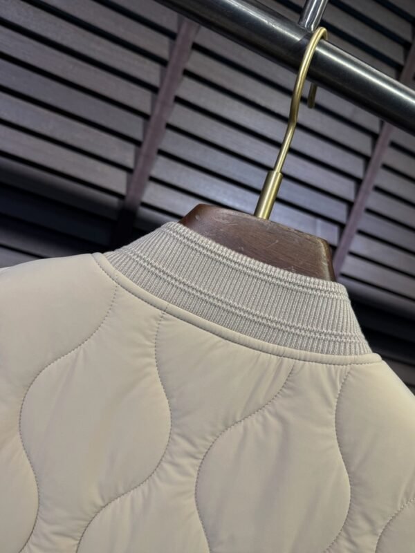 a109be1b BRBY Quilted Zip-Up Gilet with Ribbed Collar - white